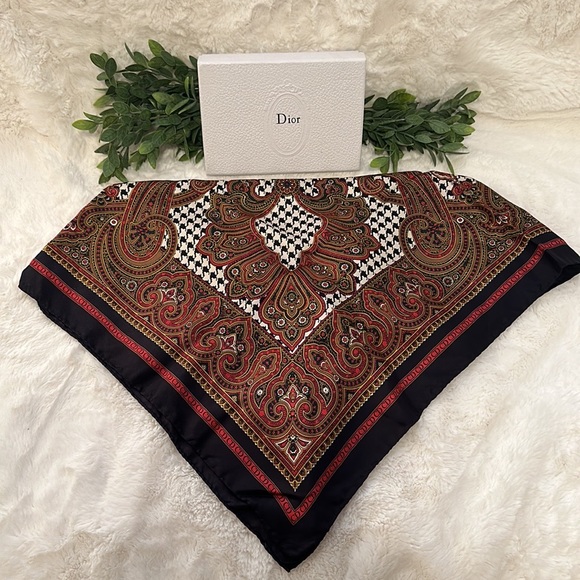 DIOR Christian Dior silk houndstooth scarf comes with Dior box/tissue Authentic - Picture 3 of 10
